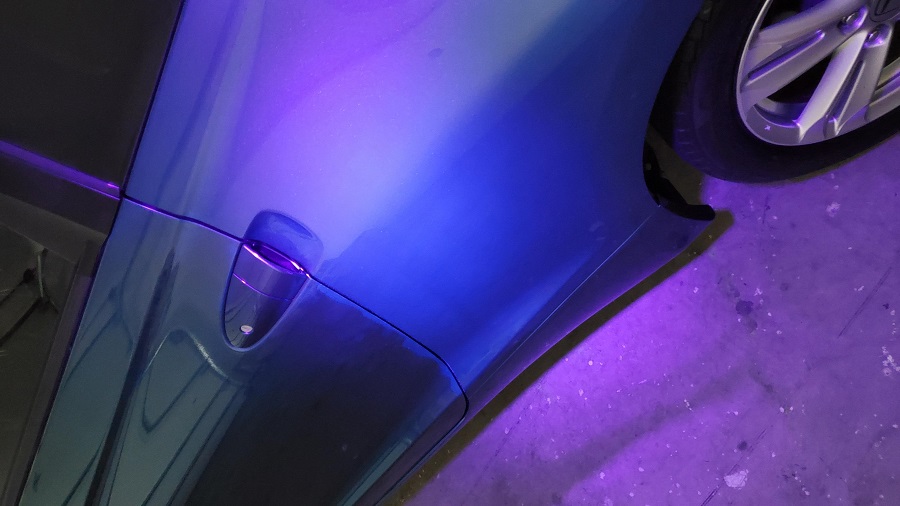چراغ UV برای تشخیص رنگ ماشین